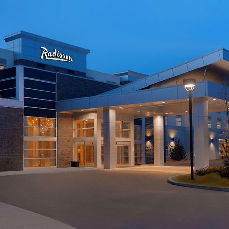 Radisson Hotel & Conference Centre Calgary Airport Exterior photo